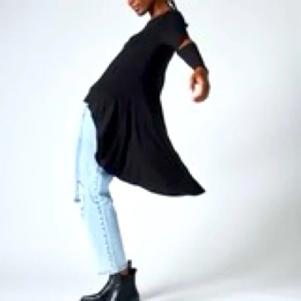 Ruti Feel free cut out long tunic black Asymmetrical.Size L/XL